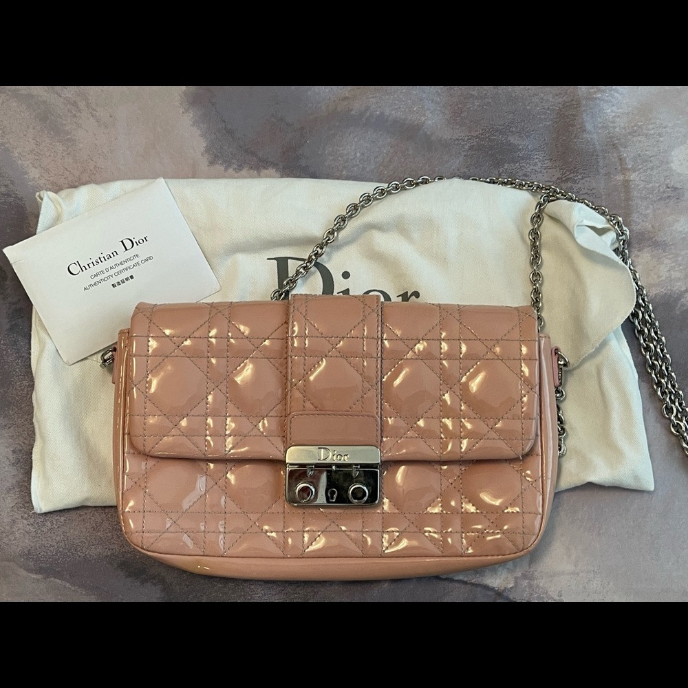 Dior Wallet on a Chain